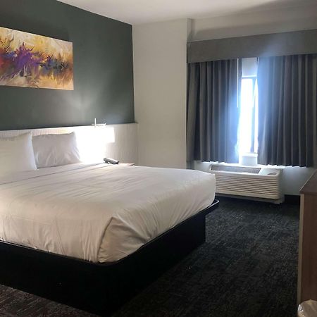 Baymont By Wyndham Madison Hotel Bagian luar foto