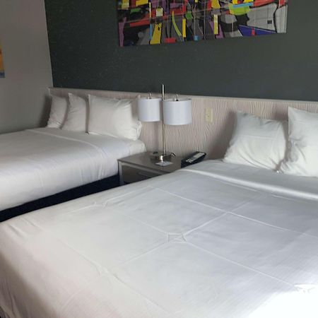 Baymont By Wyndham Madison Hotel Bagian luar foto
