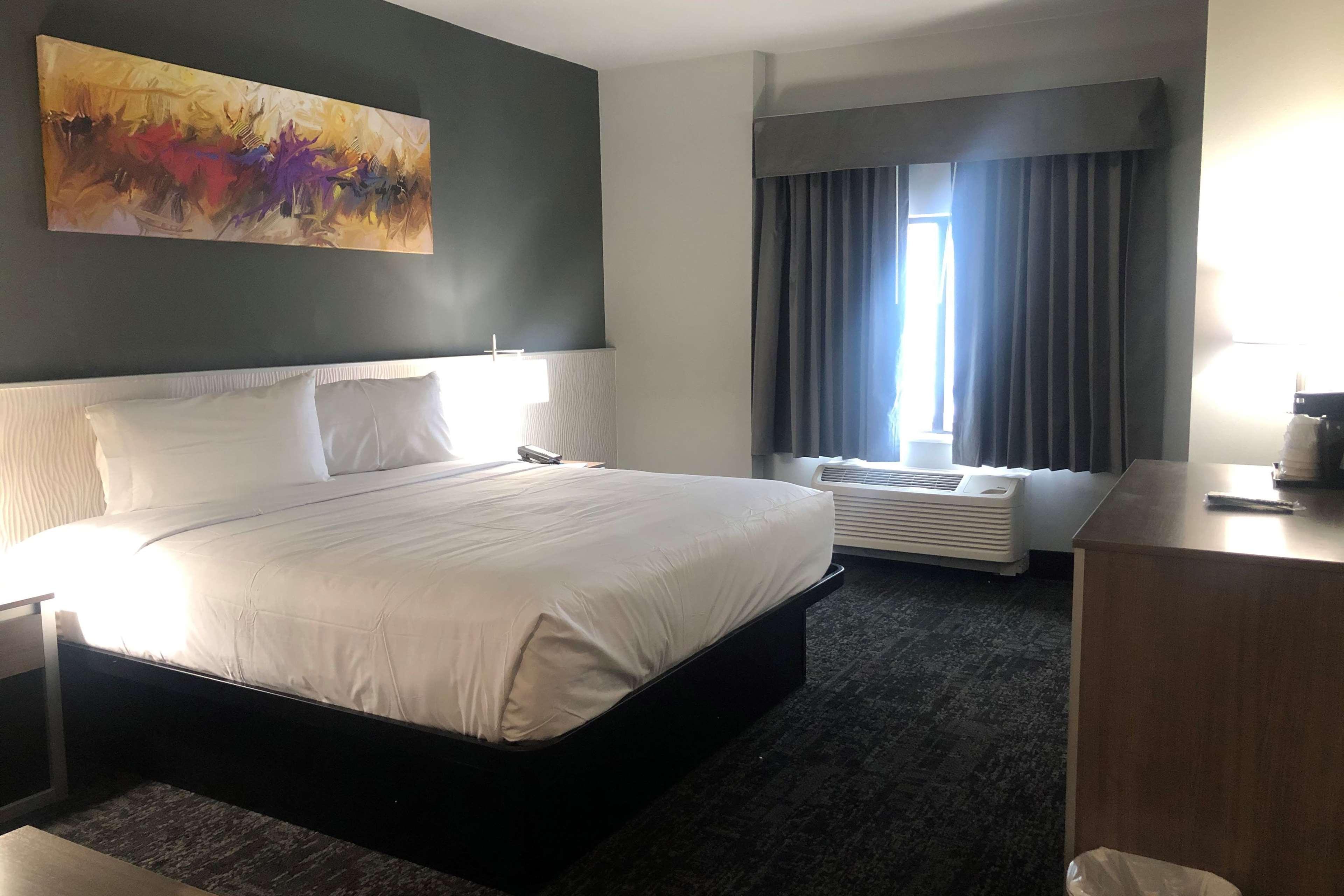 Baymont By Wyndham Madison Hotel Bagian luar foto