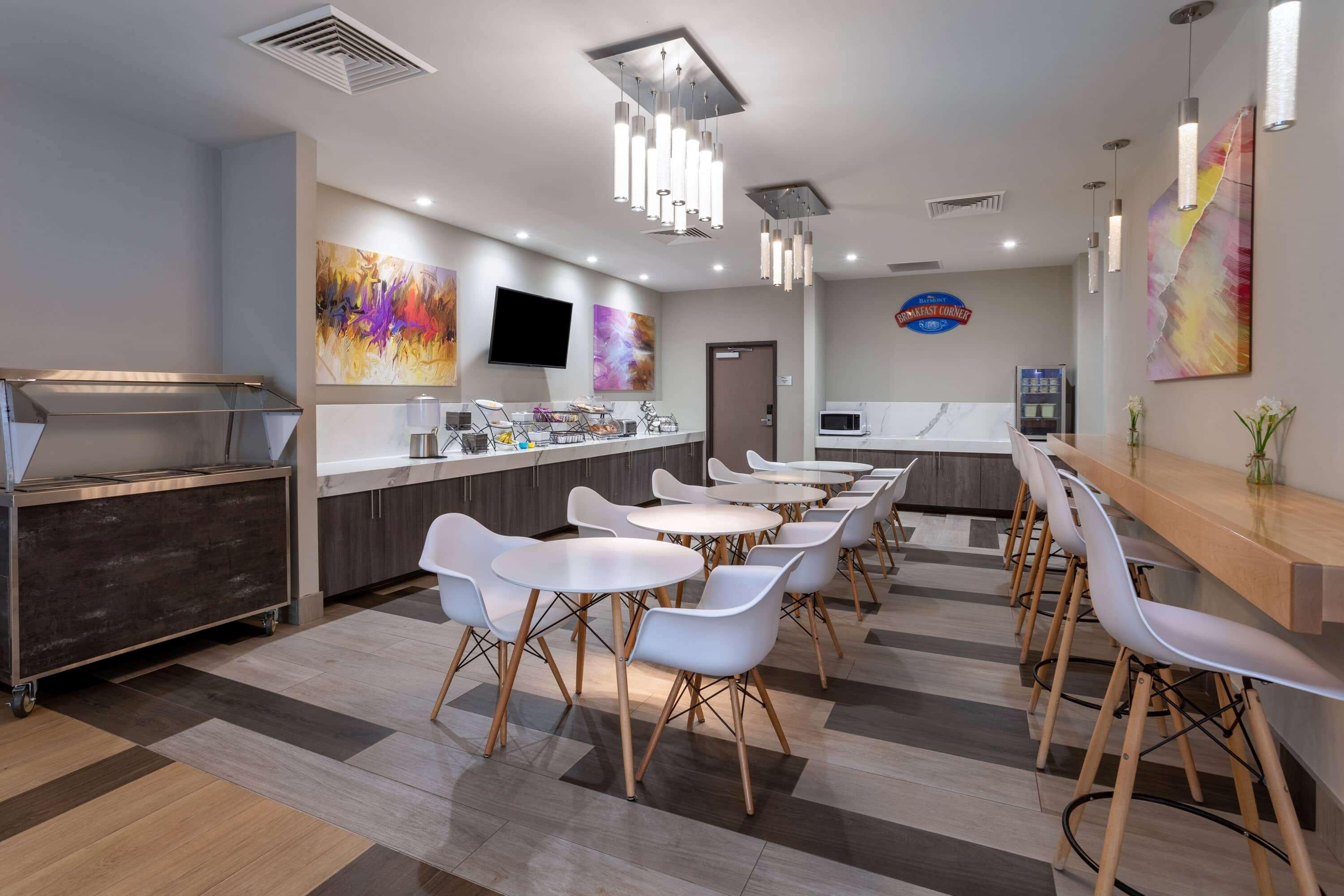 Baymont By Wyndham Madison Hotel Bagian luar foto