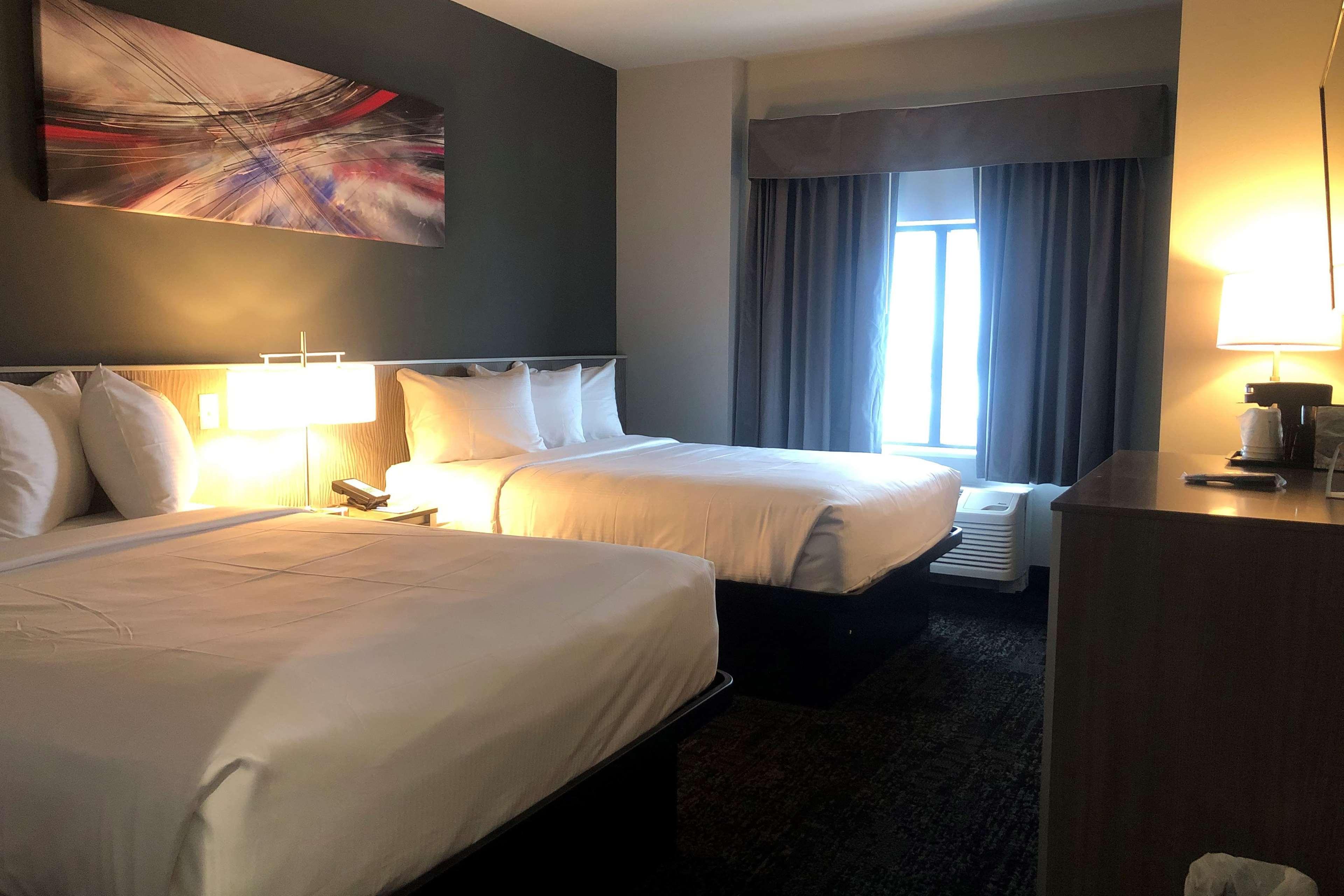 Baymont By Wyndham Madison Hotel Bagian luar foto