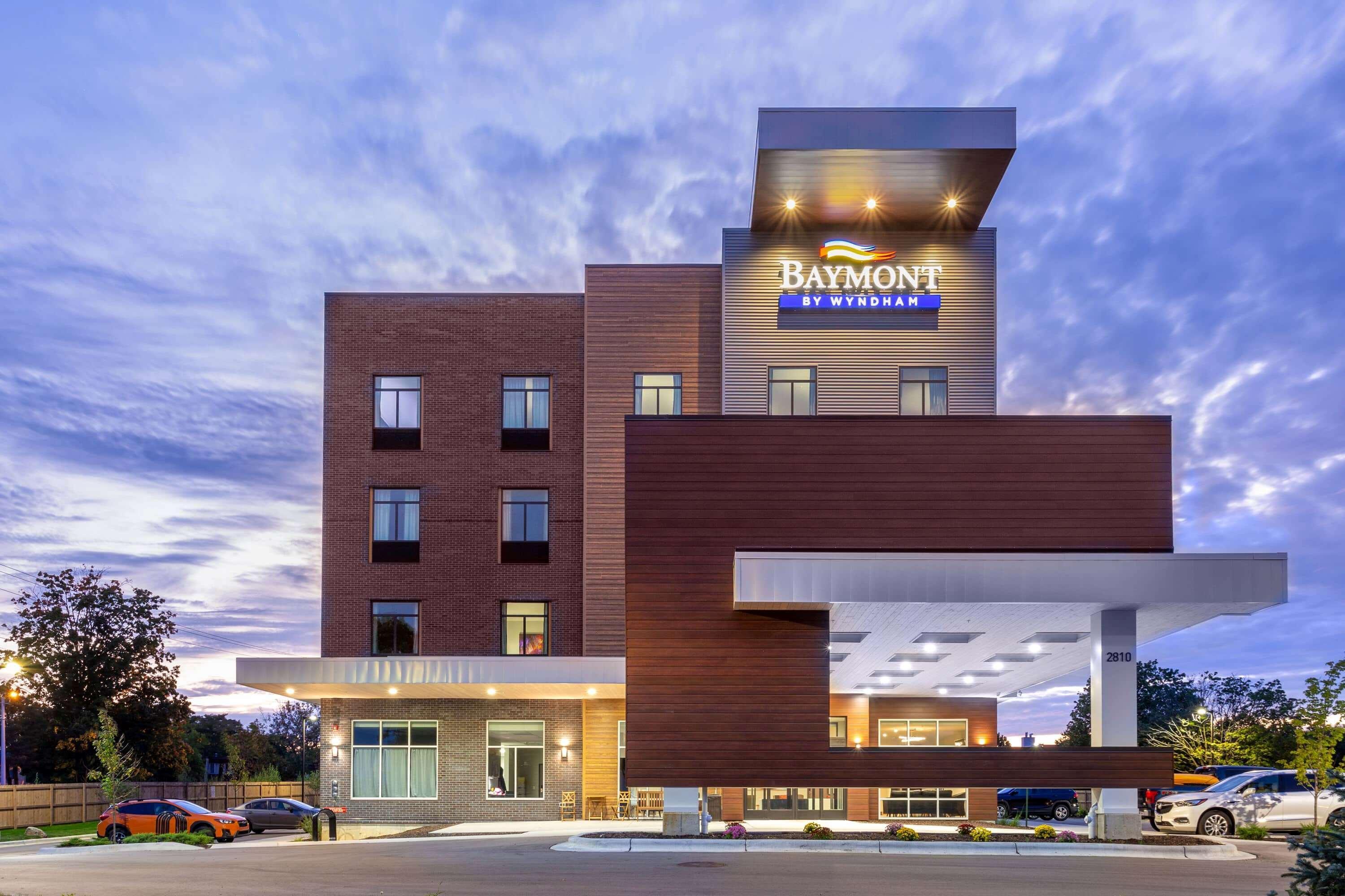 Baymont By Wyndham Madison Hotel Bagian luar foto