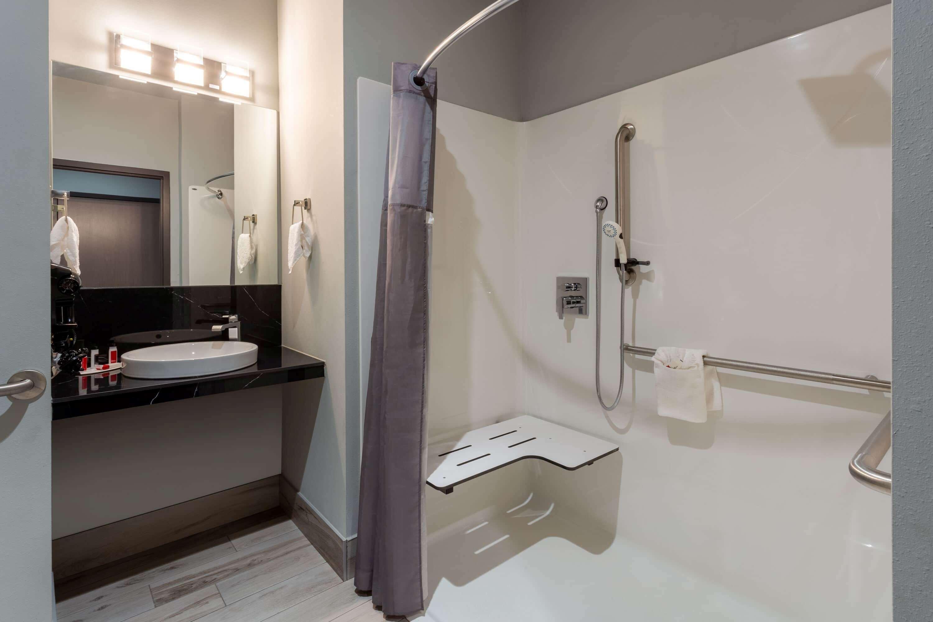 Baymont By Wyndham Madison Hotel Bagian luar foto