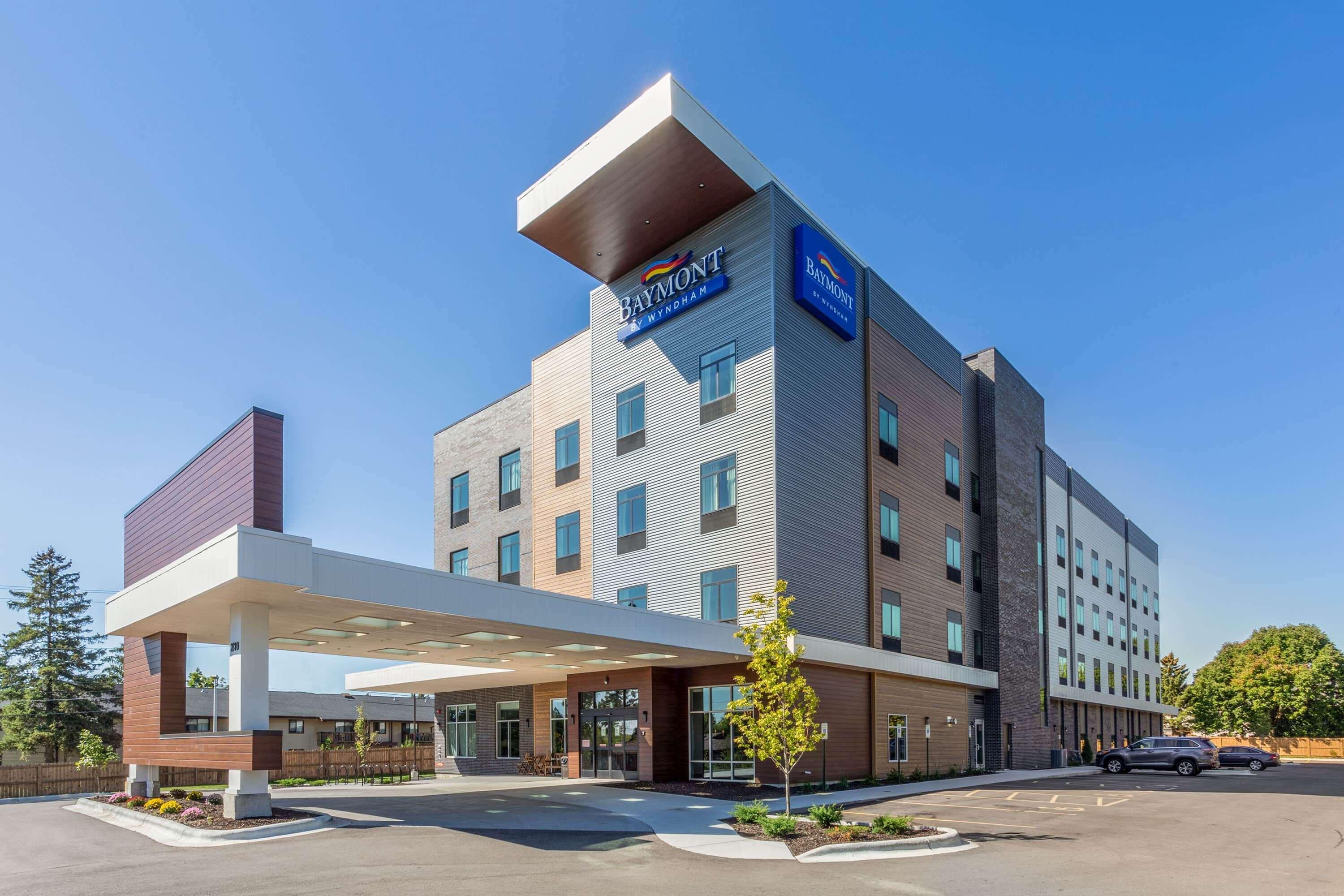Baymont By Wyndham Madison Hotel Bagian luar foto