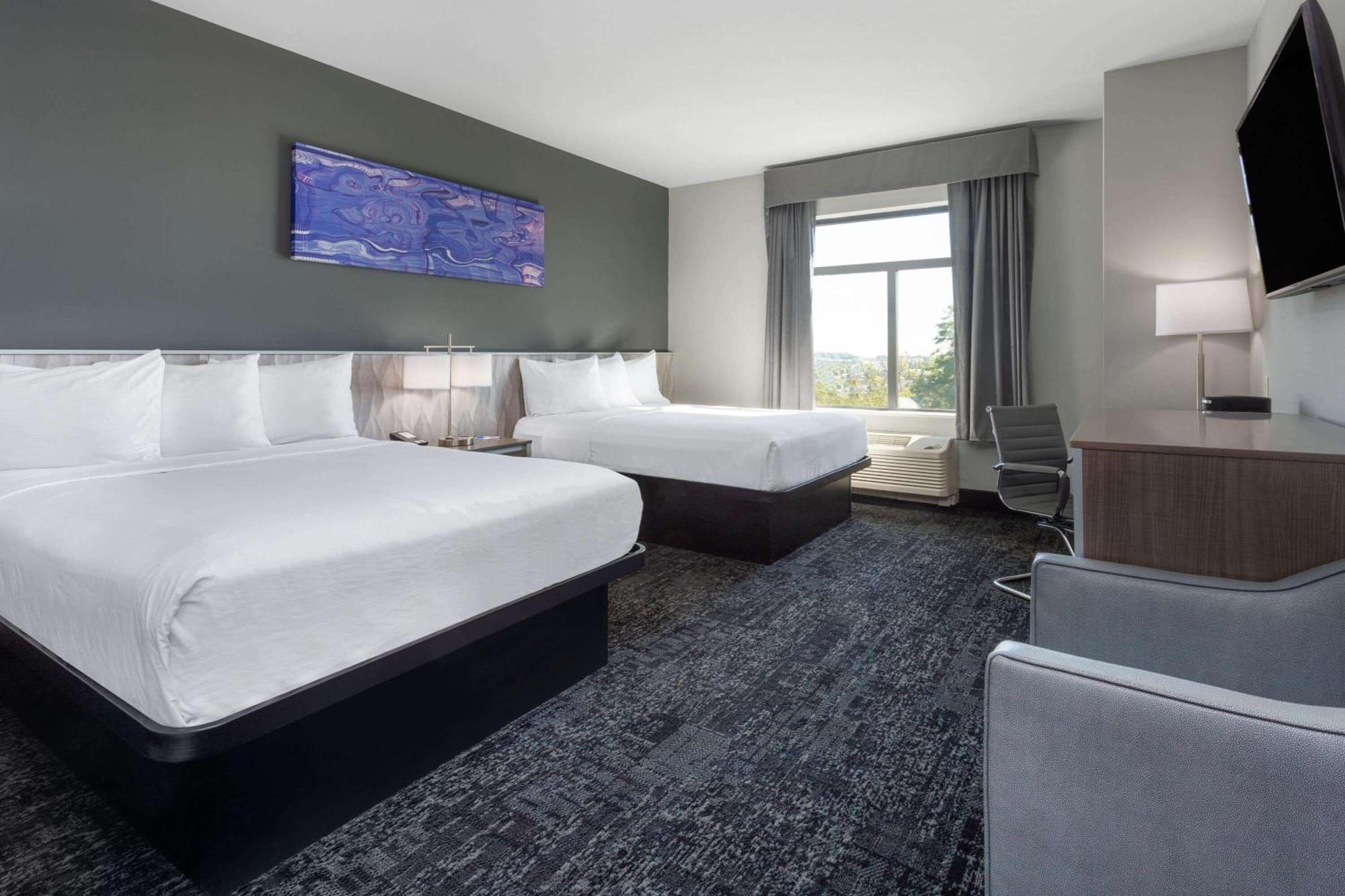 Baymont By Wyndham Madison Hotel Bagian luar foto