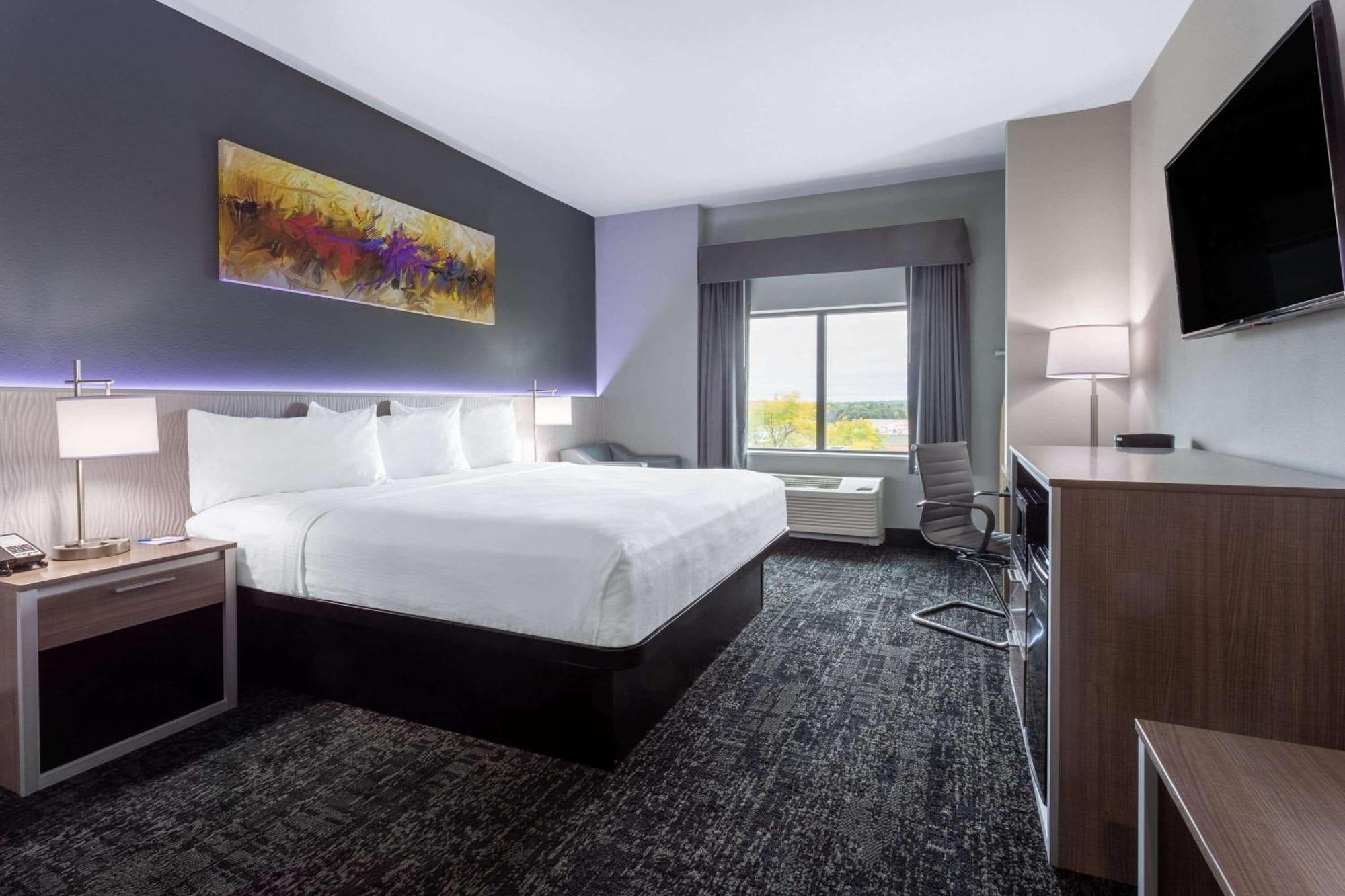 Baymont By Wyndham Madison Hotel Bagian luar foto